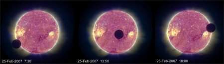 Crédit : X-ray: NASA/CXC/CfA/R.Hickox et al.; Moon: NASA/JPL